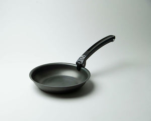 8" carbon steel pan with removable handle. Handle is attached to the pan